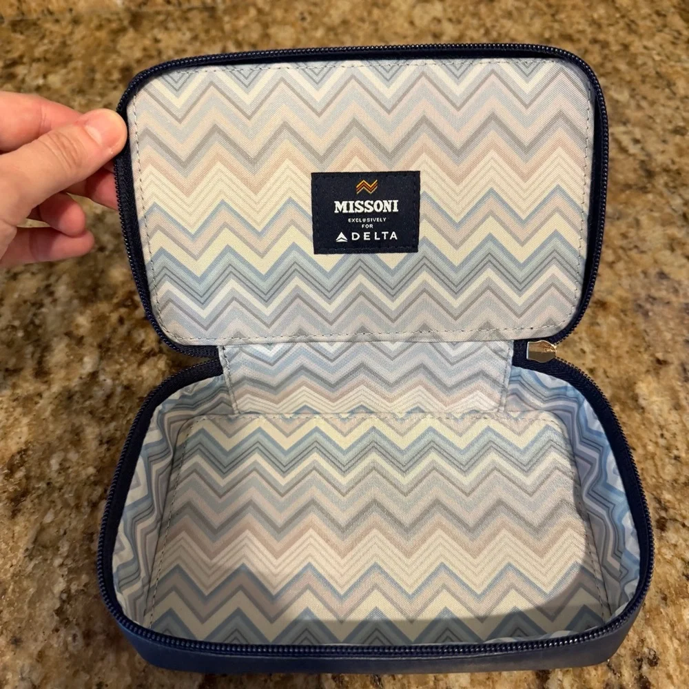 Missoni For Delta Navy Blue Chevron Rectangle Jewelry Toiletries Case Bag Travel